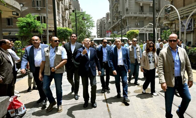 رئيس الوزراء يتفقد مشروع تحسين الصورة البصرية للميادين والشوارع الرئيسية بـ "وسط البلد"