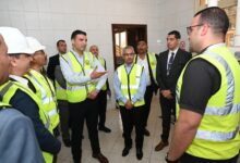 وزير الصناعة ومحافظ بني سويف يتفقدان مجمعًا للأسمنت ومصانع للملابس الجاهزة والصناعات الغذائية