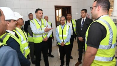 وزير الصناعة ومحافظ بني سويف يتفقدان مجمعًا للأسمنت ومصانع للملابس الجاهزة والصناعات الغذائية