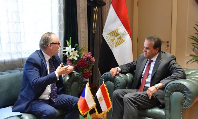وزير الصحة يستقبل سفير التشيك