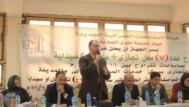 تسليم 266 قطعة أرض سكنية لمستحقيها وبيع 7 محال تجارية وصيدلية بمدينة ملوي الجديدة