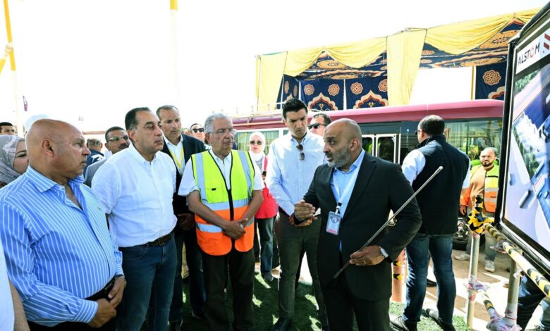 رئيس الوزراء يتفقد مجمع ألستوم الصناعي بمدينة برج العرب الجديدة