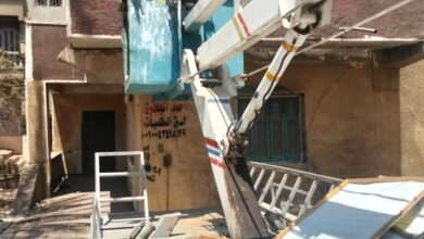 إزالة ٥٠٤ إعلان وتوفيق أوضاع ١٨١٨ بميادين محافظة الشرقية