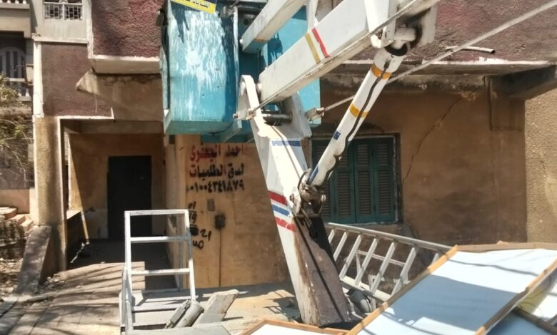إزالة ٥٠٤ إعلان وتوفيق أوضاع ١٨١٨ بميادين محافظة الشرقية