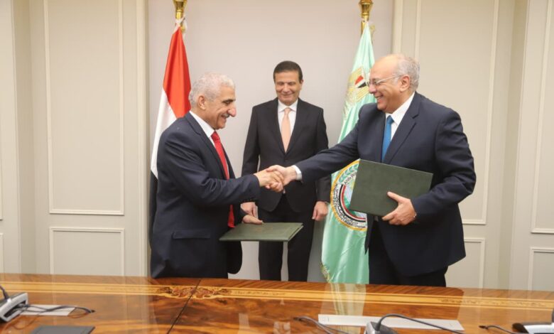وزير الزراعة يشهد توقيع مشروعين تنمويين بين "بحوث الصحراء" و "أكساد"