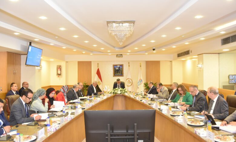 وزير التموين  يترأس اجتماع الجمعية العامة للشركة القابضة للصناعات الغذائية