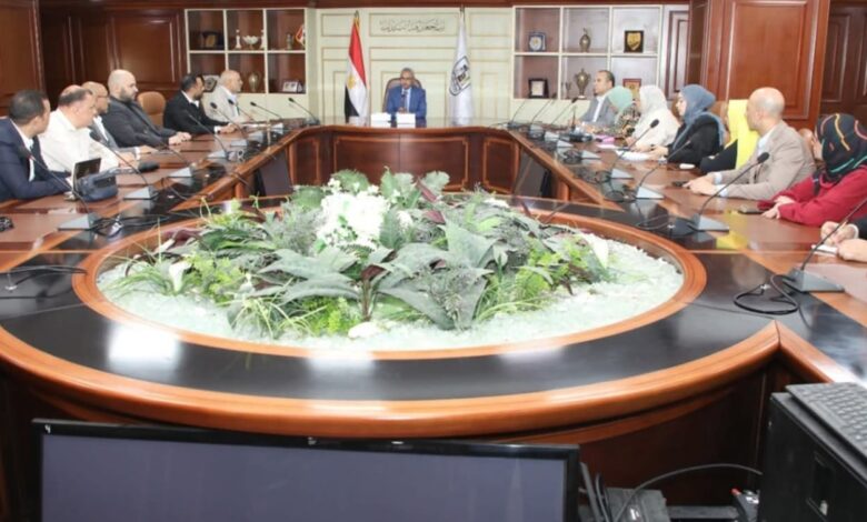 محافظ بني سويف يبحث مع مستثمري بياض العرب سبل إزالة المعوقات ودعم التوسع الصناعي