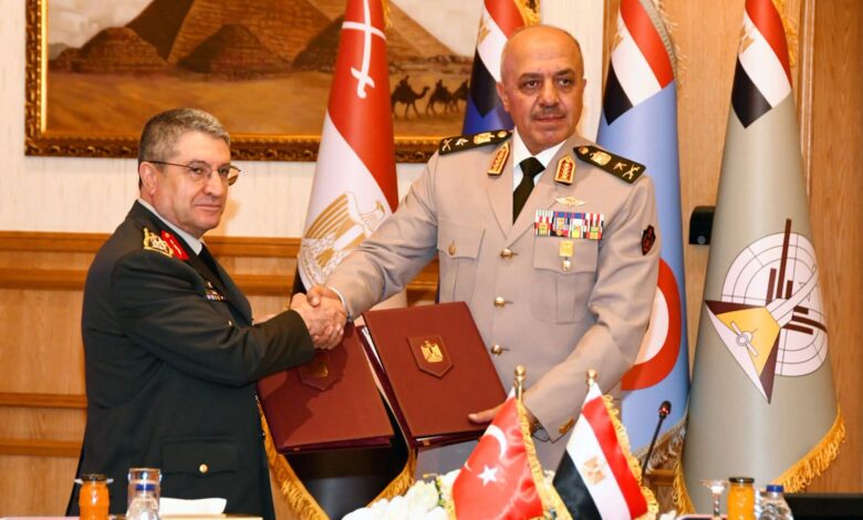 المتحدث_العسكرى : الفريق / أحمد خليفة رئيس أركان حرب القوات المسلحة يلتقى رئيس هيئة الأركان العامة للقوات المسلحة التركية
