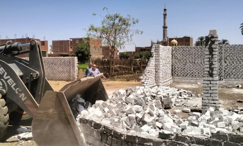 إزالة 9 حالات تعدٍ ورفع أكثر من 95 طنًا من المخلفات فى حملات الوحدات المحلية ببني سويف