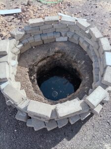 سكان مدينة ٦ اكتوبر الجديدة  غرب المطار بعيشون  فى العصر الحجرى (بالصور)