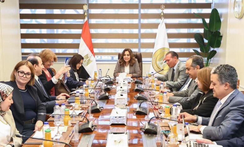 وزيرة التنمية المحلية والبيئة تترأس اجتماع لجنة تسيير مشروع الدعم الفني للوزارة في مجالات اللامركزية