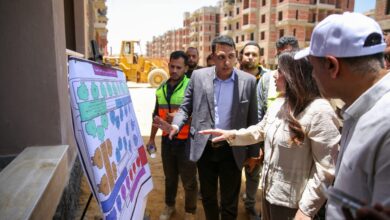 وزيرة الإسكان تتفقد مشروع “ديارنا” بالتجمع الثالث