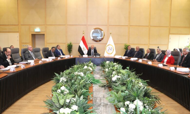 وزير النقل يترأس اجتماع الجمعية العمومية العادية وغير العادية للشركة القابضة لمشروعات الطرق والكباري والأعمال البحرية