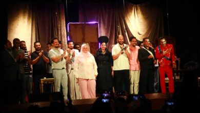 " الرماديين " .. عرض مسرحى رائع لفرقة " فلسفة "