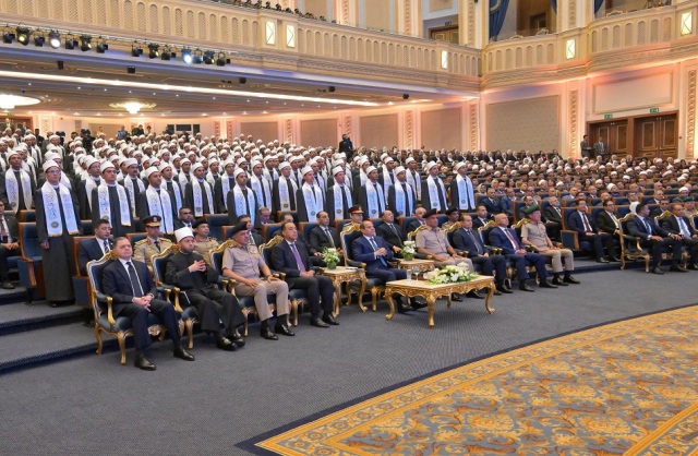 الرئيس السيسي يشهد حفل تخرج الدورة رقم (٣) لأئمة الأوقاف