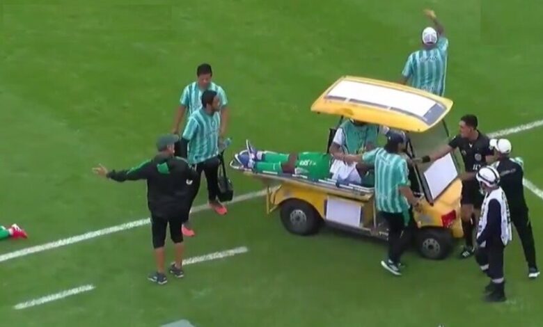 أغرب الحوادث الكروية هذا الموسم : العربة الطبية تدهس لاعبا خلال مباراة كرة قدم