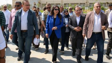 وزيرة الإسكان تقوم بجولة تفقدية موسعة بمشروع "حدائق تلال الفسطاط"