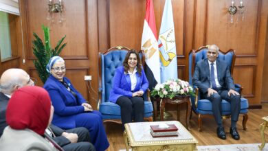 وزيرة التنمية المحلية ورئيسة المجلس القومي للمرأة تبحثان مع محافظ كفر الشيخ عدداً من الملفات التنموية
