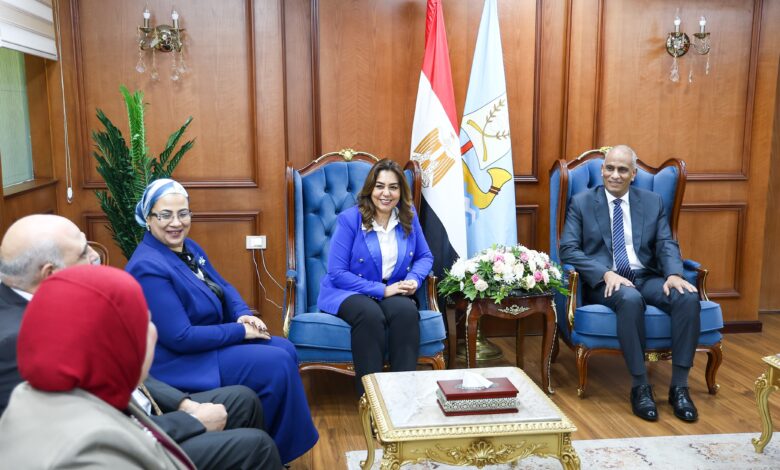 وزيرة التنمية المحلية ورئيسة المجلس القومي للمرأة تبحثان مع محافظ كفر الشيخ عدداً من الملفات التنموية