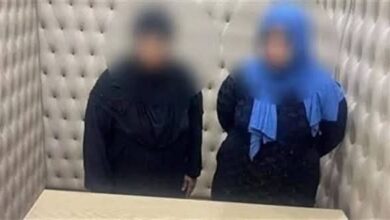 حبس سيدتين 4 أيام لاتهامهما بسرقة 350 ألف جنيه من مواطن عقب خروجه من بنك بالفشن