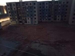 سكان مدينة ٦ اكتوبر الجديدة  غرب المطار بعيشون  فى العصر الحجرى (بالصور)
