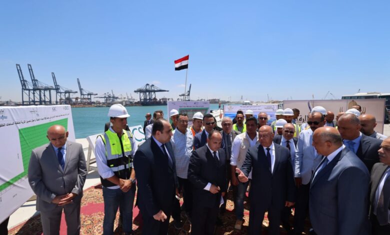 وزير النقل يتفقد مشروعات ميناءي الإسكندرية والدخيلة الجاري تنفيذها في إطار خطة إنشاء ميناء الإسكندرية الكبير