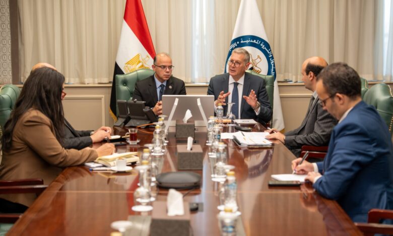جنة مشتركة بين "البترول " و"الاستثمار" لتعزيز فرص تمويل مشروعات قطاع البترول