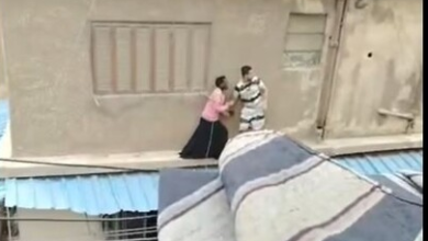 شاب مصري ينقاذ سيدة سودانية حاولت الانتحار بإلقاء نفسها من أعلى عمارة في عين شمس