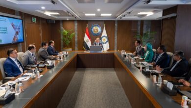 وزير البترول  يتابع مع قيادات شركة إيجاس سير العمل والتحديات الحالية