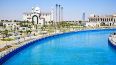 وزيرة الإسكان تتابع تنفيذ وتشغيل مكونات المدينة التراثية بالعلمين الجديدة
