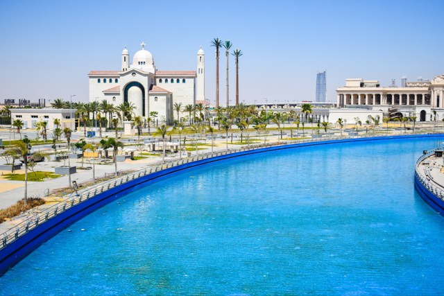 وزيرة الإسكان تتابع تنفيذ وتشغيل مكونات المدينة التراثية بالعلمين الجديدة