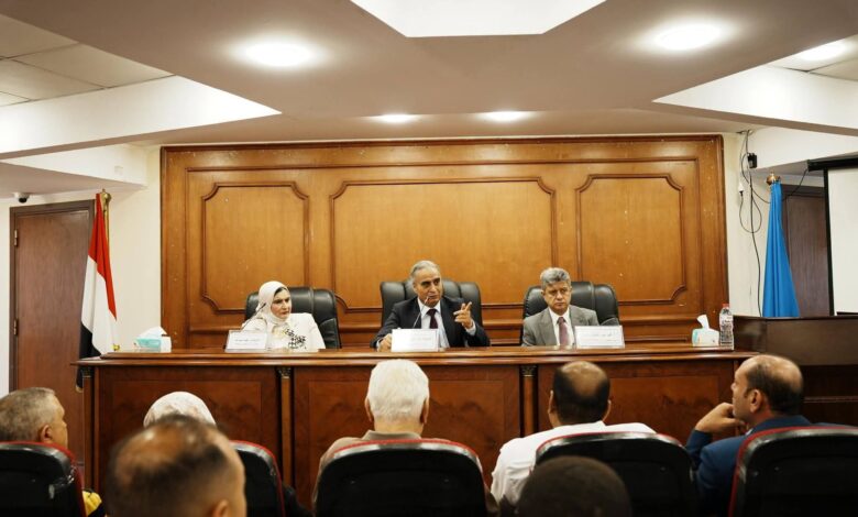 رئيس جهاز حماية المستهلك يعقد لقاءً مع رئيس وأعضاء الغرفة التجارية لبحث آليات ضبط الأسواق