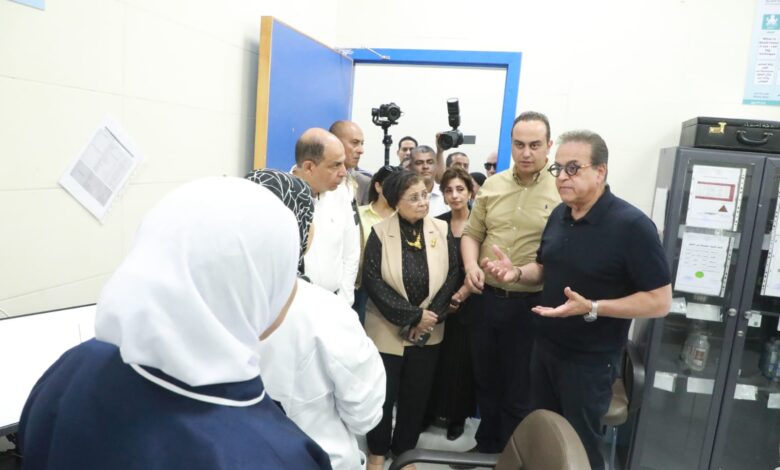 وزير الصحة يتفقد مركز طب أسرة أتليدم ومستشفى ملوي استعداداً لتشغيل التأمين الصحي الشامل