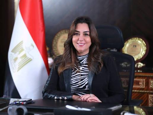 وزيرة التنمية المحلية والبيئة تتابع مع محافظ الجيزة مشروعات الخطة الاستثمارية وتطوير منظومة المخلفات
