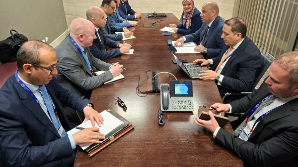 على هامش الدورة الـ114 لمؤتمر العمل الدولي:وزير العمل يبحث مع نظيريه الجزائري والسوداني التعاون في مجال التدريب المهني