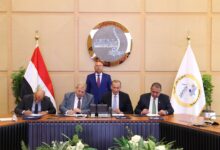 وزير النقل يشهد توقيع عدد من العقود لانشاء وتطوير السكة الحديد ونظم الإشارات بعدد من الخطوط