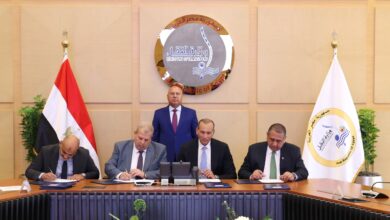 وزير النقل يشهد توقيع عدد من العقود لانشاء وتطوير السكة الحديد ونظم الإشارات بعدد من الخطوط