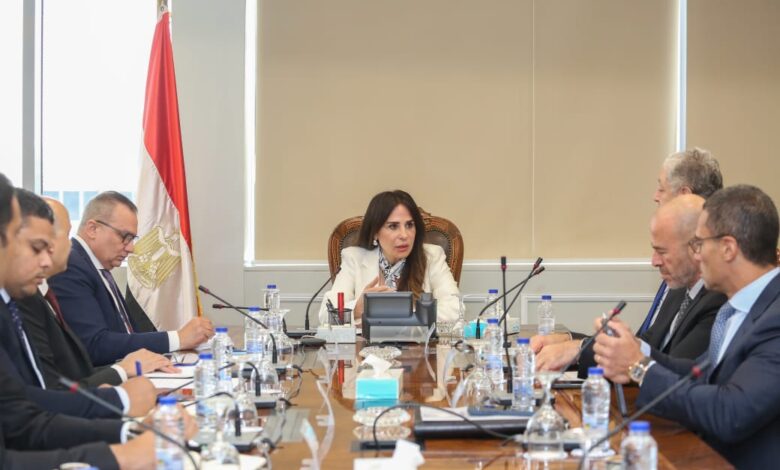 وزيرة الإسكان تتابع موقف التسليمات بمنطقة الأعمال المركزية بالعاصمة الجديدة