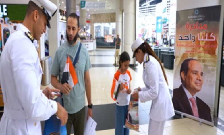" بالصور" الداخلية تحتفل مع المواطنين بذكرى 30 يونيو