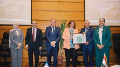 الرئيس التنفيذي لصندوق الإسكان الاجتماعي تتسلم شهادة تقييم الإسكان الأخضر