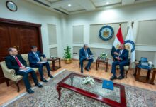 وزير البترول يبحث مع الرئيس التنفيذي لشركة أباتشي العالمية التعاون في خطط الاستكشاف والإنتاج بالصحراء الغربية
