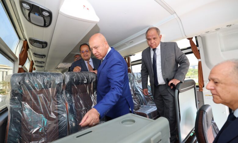 وزير النقل يدشن 20 أتوبيسًا جديدًا مكيفًا من إنتاج شركة النصر للسيارات