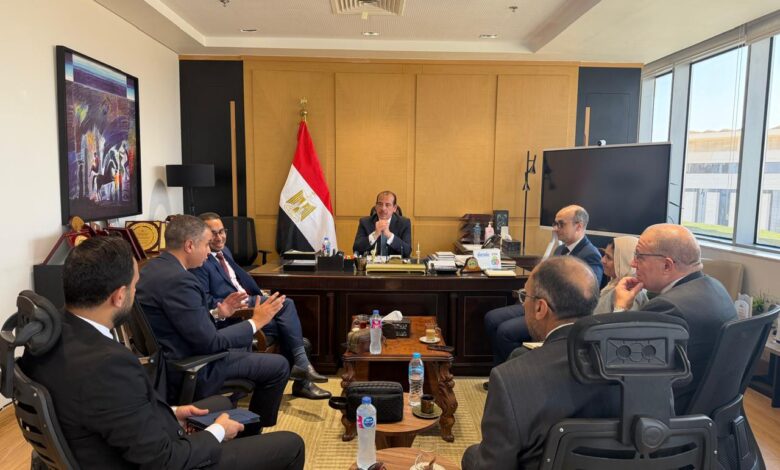 نائب وزير الصحة يتابع مع «سيمنز هيلثينيرز» تنفيذ الأنظمة المميكنة للمعامل المركزية بمدينة بدر