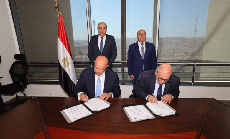 زيرا النقل والطيران المدني يشهدان توقيع بروتوكول لتنفيذ اعمال مشروعات رفع كفاءة وصيانة الممرات الرئيسية