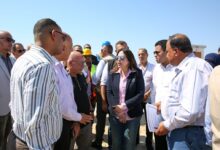 وزيرة الإسكان تتفقد محطة معالجة الصرف الصحي بمدينة مرسى مطروح