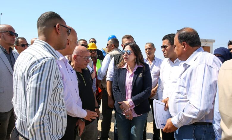وزيرة الإسكان تتفقد محطة معالجة الصرف الصحي بمدينة مرسى مطروح