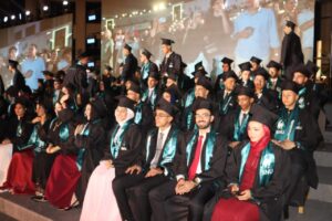 محافظ القليوبية ورئيس مجلس أمناء جامعة بنها الأهلية يشهدان احتفالية تخريج أول دفعة من طلاب الجامعة