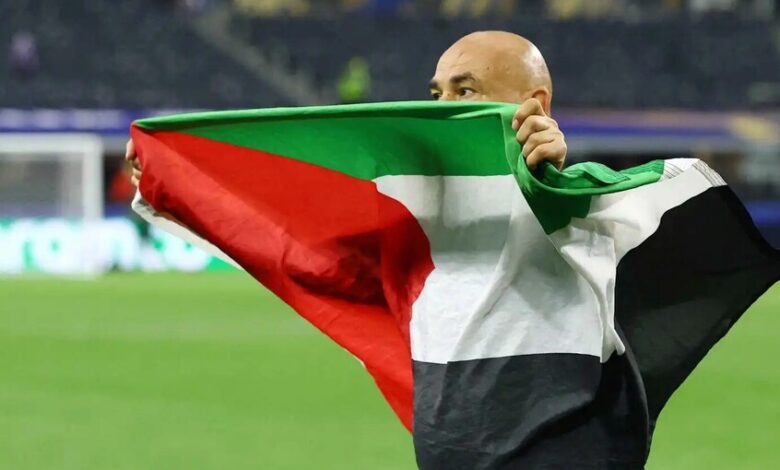 أول تعليق رسمي من "فيفا" بعد رفع حسام حسن العلم الفلسطيني