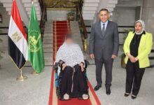 محافظ القليوبية يسلّم كرسيين كهربائيين لاثنين من ذوي الهمم استجابةً لطلباتهما