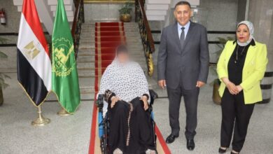 محافظ القليوبية يسلّم كرسيين كهربائيين لاثنين من ذوي الهمم استجابةً لطلباتهما